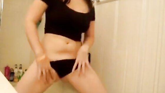 Sexy Princess Strip Tease Dances Twerking Hot!