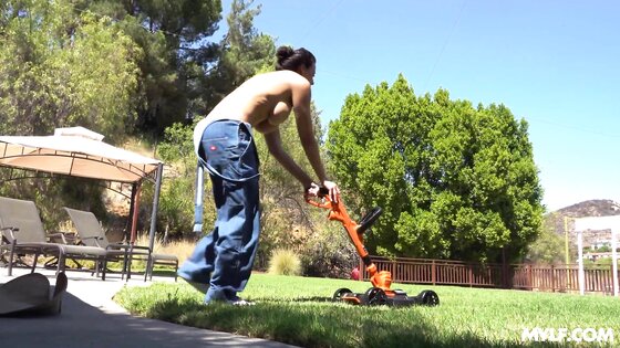 Busty MILF neighbor is stuggling with her yard work