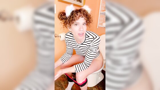 bizarropornos.com - Role Play Poop in Bathroom