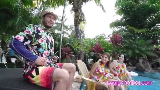 Random guy ends up in a Hawaiian foursome