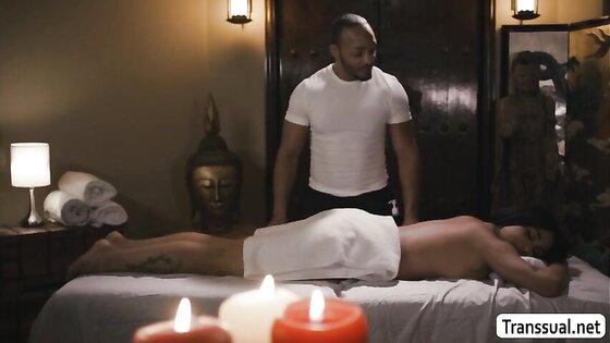 Black masseur analed his shemale customer after he massage her