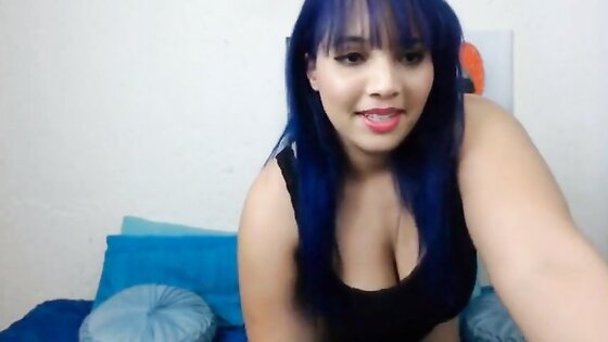 Busty Chubby Chick dildoing herself on webcam