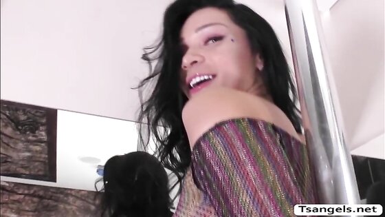 Busty shemale Hanna Rios loves her solo masturbation video