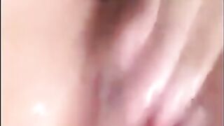 Anne plays with her wet pussy on Periscope