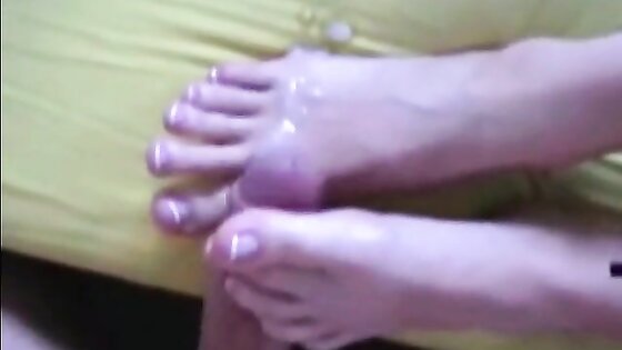 Milfs footjobs boy