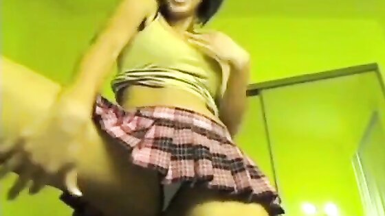 DANCE. A sexy and suductive dance on webcam!