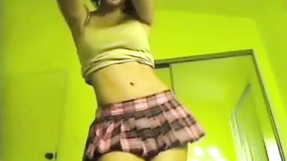 DANCE. A sexy and suductive dance on webcam!