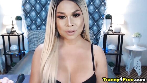 Awesome Hot Tranny Masturbating Hard