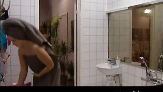 Svenska topless flickor på TV